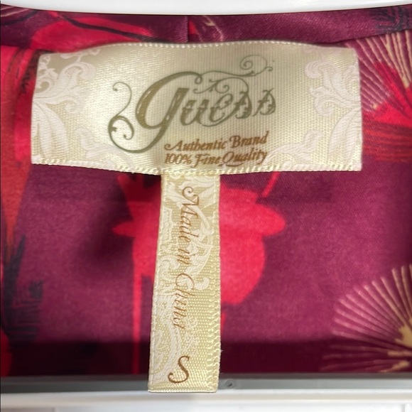 Guess Vintage Red and Pink Floral Blouse 3/4 Sleeve Fitted - Picture 2 of 10